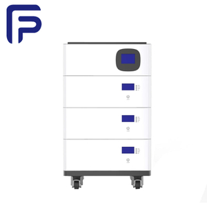 Μπαταρία LiFePO4 51.2V5000W σε ράφι για σύστημα αποθήκευσης ηλιακής ενέργειας στο σπίτι
